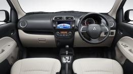 Mitsubishi Mirage - pełny panel przedni