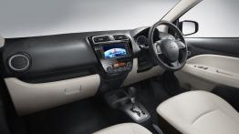 Mitsubishi Mirage - pełny panel przedni