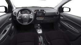 Mitsubishi Mirage - pełny panel przedni