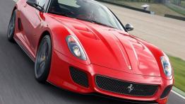 Ferrari 599 GTO - przód - reflektory włączone