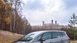 Opel Zafira Tourer - koniec z nudą na szkolnym parkingu
