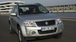 Suzuki Grand Vitara 3D - widok z przodu