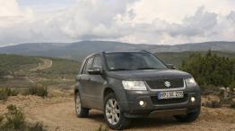 Suzuki Grand Vitara 5D - widok z przodu