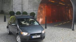 Mitsubishi Colt Hatchback 3D - widok z przodu