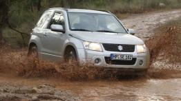 Suzuki Grand Vitara 3D - widok z przodu