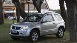 Suzuki Grand Vitara 3D - widok z przodu