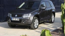 Suzuki Grand Vitara 5D - widok z przodu