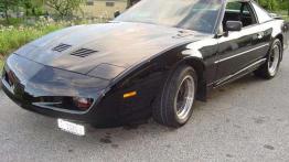 Ognisty ptak wodza Siuksów - Pontiac Firebird