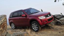 Suzuki Grand Vitara 5D - widok z przodu