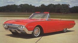 Ford Thunderbird - widok z przodu