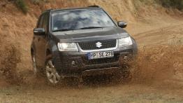 Suzuki Grand Vitara 5D - widok z przodu