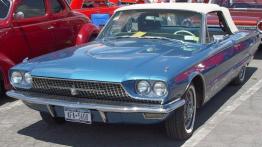 Ford Thunderbird - widok z przodu