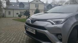 Toyota RAV4 – zima z hybrydą