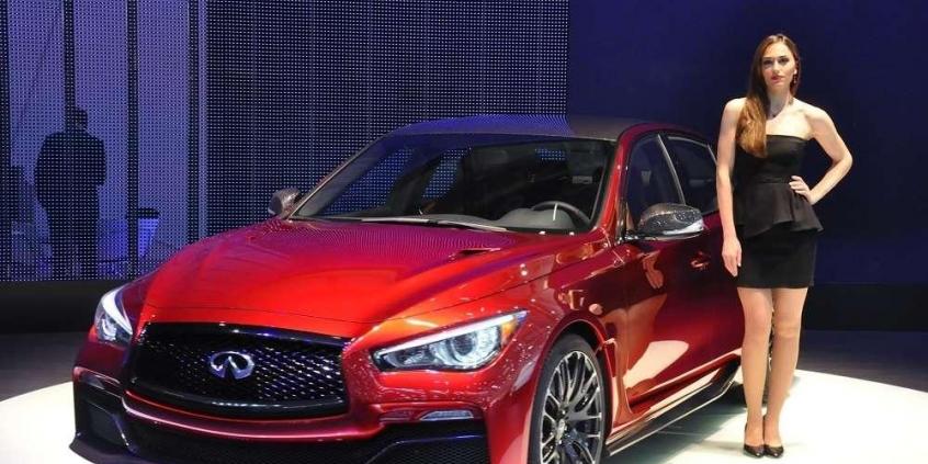 Infiniti Q50 Eau Rouge oraz nowy silnik - dwie strony medalu