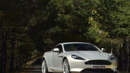 Aston Martin DB9 Facelifting Coupe - widok z przodu