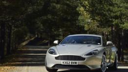 Aston Martin DB9 Facelifting Coupe - widok z przodu