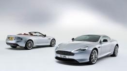 Aston Martin DB9 Facelifting Coupe - przód - reflektory włączone