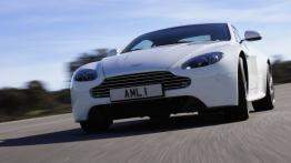 Aston Martin V8 Vantage S Coupe - widok z przodu