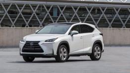 Lexus NX 300h (2015) w Seattle - widok z przodu