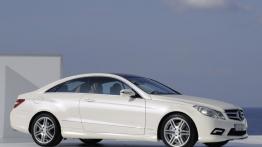 Mercedes Klasa E Coupe - prawy bok