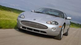 Jaguar XKR Coupe - widok z przodu