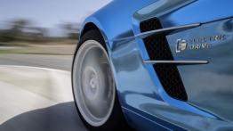 Mercedes SLS AMG Electric Drive - lewe przednie nadkole