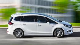 Opel Zafira ze zmienionym przodem i wnętrzem