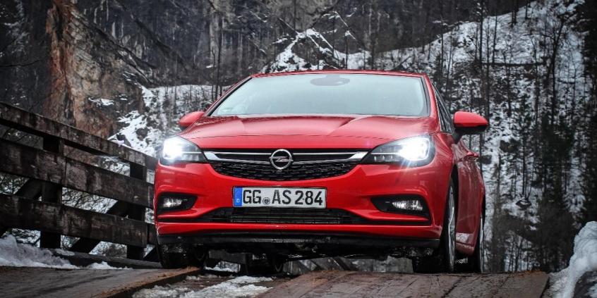 Udany Opel Astra i matrycowe reflektory IntelliLux LED przebojem zdobywają klientów