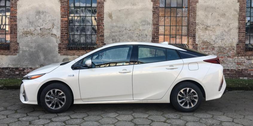 Toyota Prius PHV – czy hybryda nadaje się na długie trasy?