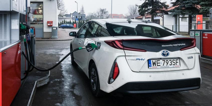 Toyota Prius PHV – czy hybryda nadaje się na długie trasy?