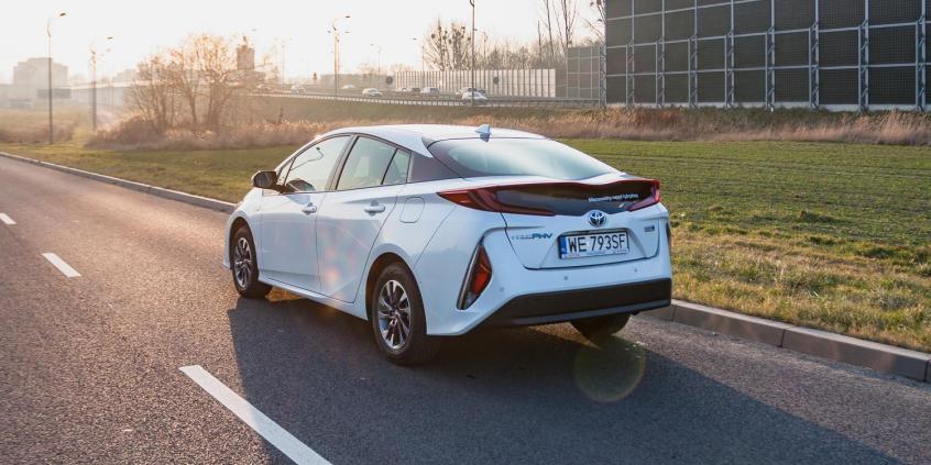 Toyota Prius PHV – czy hybryda nadaje się na długie trasy?