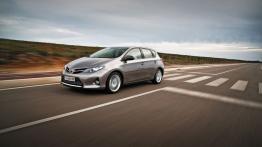 Toyota Auris II Hatchback 5d Diesel - lewy bok