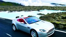 Aston Martin V8 Vantage Roadster - widok z przodu