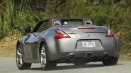 Nissan 370Z Roadster - widok z tyłu