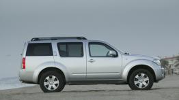 Nissan Pathfinder - prawy bok