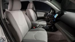 Toyota RAV4 EV - widok ogólny wnętrza z przodu