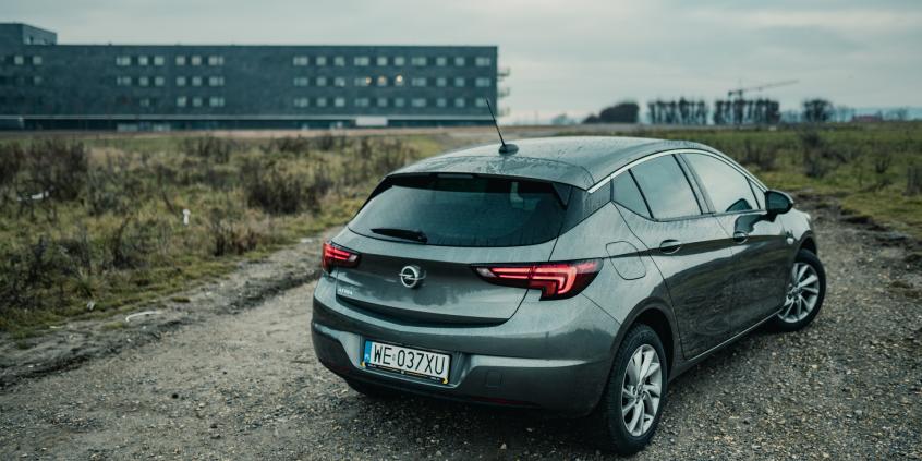 Opel Astra po faceliftingu – co tu się stało? Choć pewnie to etap przejściowy