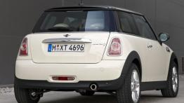 Mini Cooper II D Facelifting - widok z tyłu