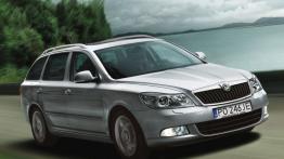 Skoda Octavia II Kombi Facelifting - widok z przodu