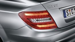 Mercedes C 350 W204 sedan Facelifting - lewy tylny reflektor - włączony