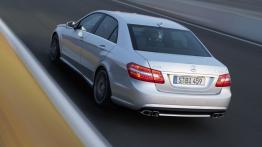 Mercedes Klasa E 63AMG - widok z tyłu