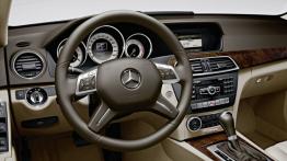 Mercedes C 350 W204 sedan Facelifting - kokpit