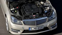 Mercedes C 350 W204 sedan Facelifting - maska otwarta