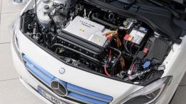 Mercedes klasy B Electric Drive (W 242) Facelifting - maska otwarta