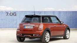 Mini Cooper II S Facelifting - widok z tyłu