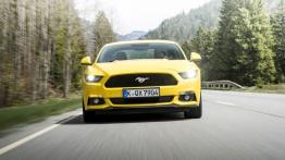 Ford Mustang VI Coupe EcoBoost (2015) - wersja europejska - widok z przodu