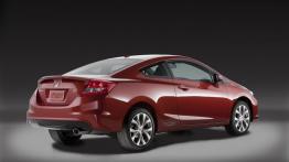 Honda Civic 2012 - wersja amerykańska - tył - reflektory włączone