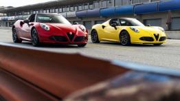 Alfa Romeo 4C Spider Rosso (2016) - wersja amerykańska - widok z przodu