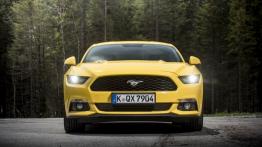 Ford Mustang VI Coupe EcoBoost (2015) - wersja europejska - widok z przodu