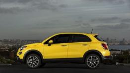 Fiat 500X Trekking Plus (2015) - wersja amerykańska - lewy bok